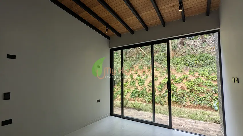 Casa Campestre contemporánea para estrenar en Guarne