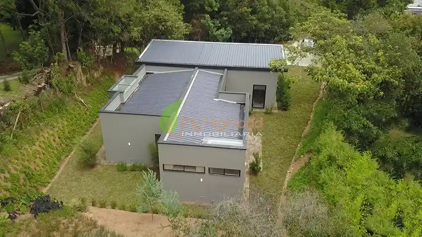 Casa Campestre contemporánea para estrenar en Guarne