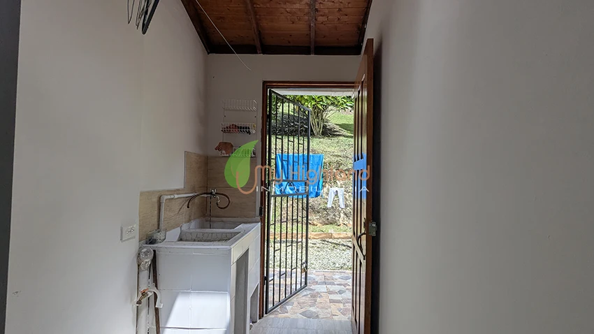 Casa Campestre de 3.318 m2 Con Dos Construcciones