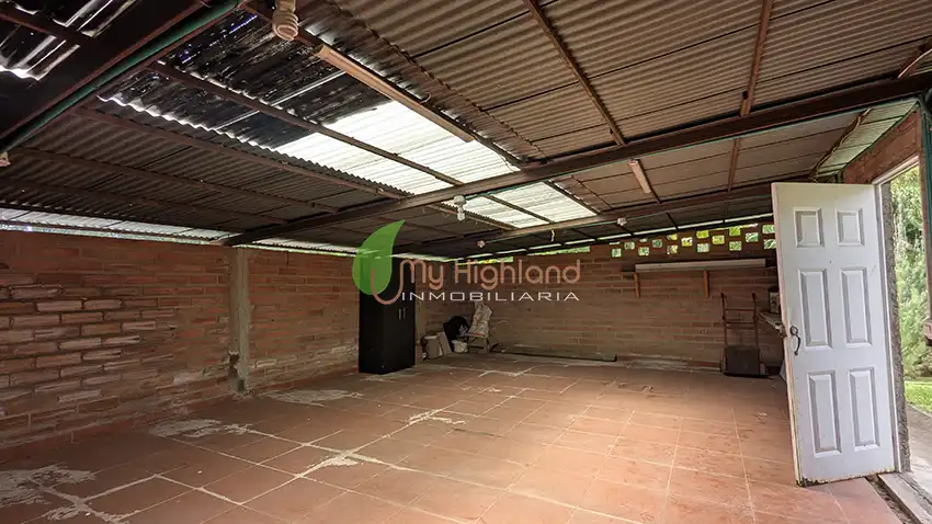 Casa Campestre de 3.318 m2 Con Dos Construcciones