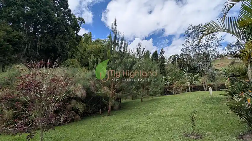Casa Campestre de 3.318 m2 Con Dos Construcciones