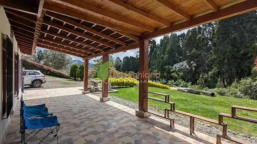 Casa Campestre de 3.318 m2 Con Dos Construcciones