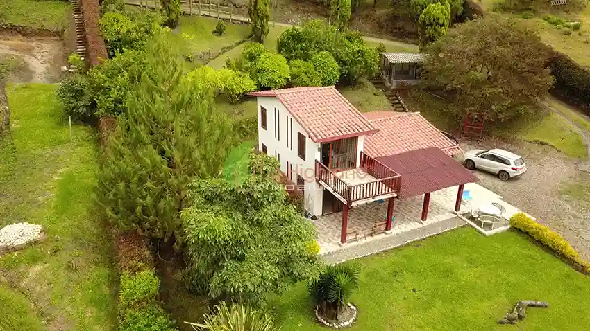 Casa Campestre de 3.318 m2 Con Dos Construcciones