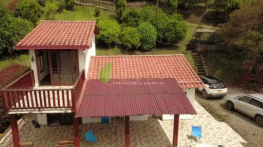 Casa Campestre de 3.318 m2 Con Dos Construcciones