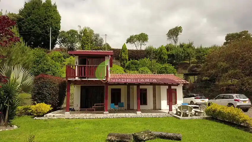 Casa Campestre de 3.318 m2 Con Dos Construcciones