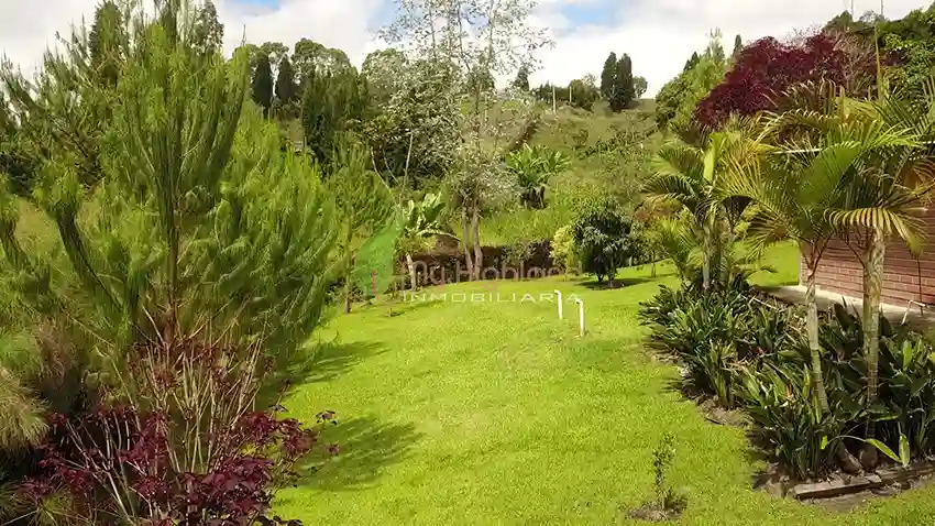 Casa Campestre de 3.318 m2 Con Dos Construcciones
