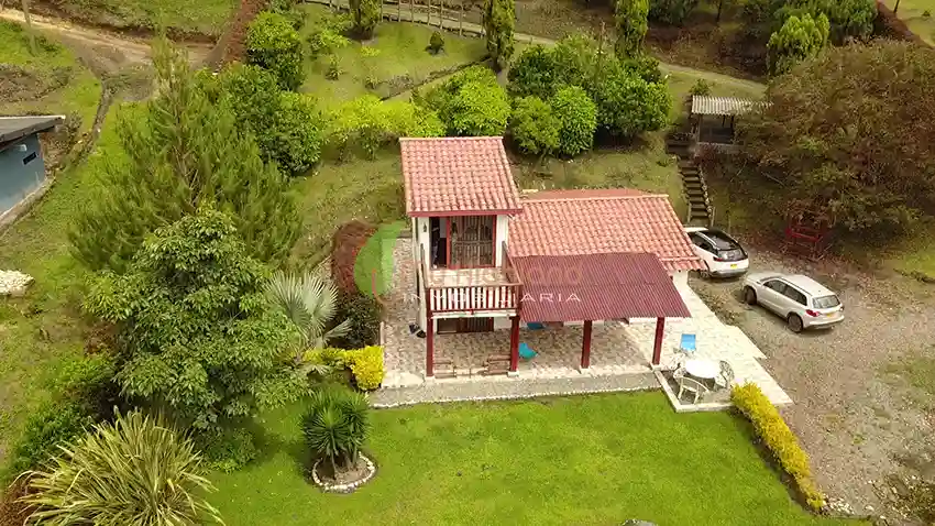 Casa Campestre de 3.318 m2 Con Dos Construcciones