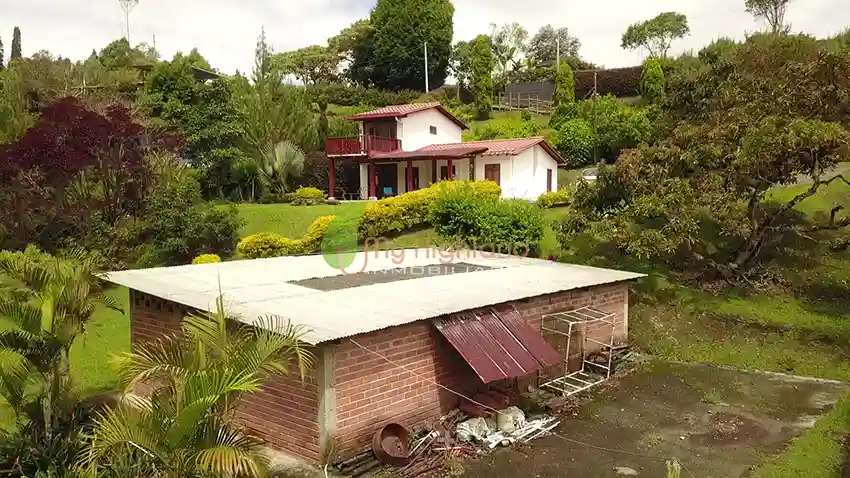 Casa Campestre de 3.318 m2 Con Dos Construcciones