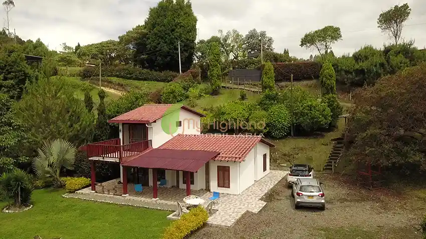 Casa Campestre de 3.318 m2 Con Dos Construcciones