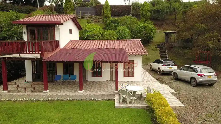 Casa Campestre de 3.318 m2 Con Dos Construcciones