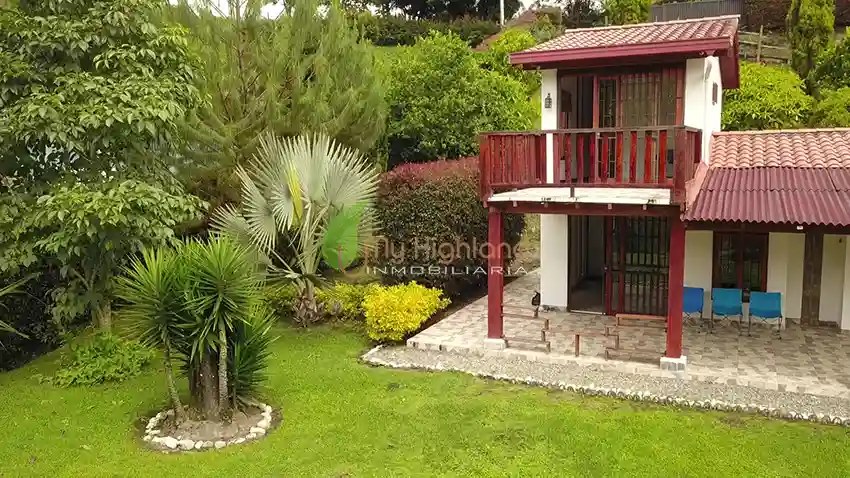 Casa Campestre de 3.318 m2 Con Dos Construcciones