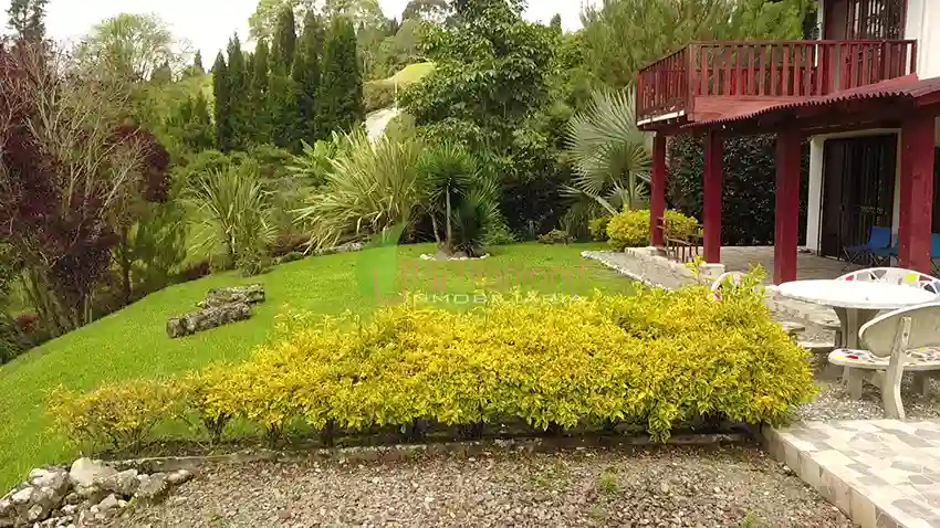 Casa Campestre de 3.318 m2 Con Dos Construcciones