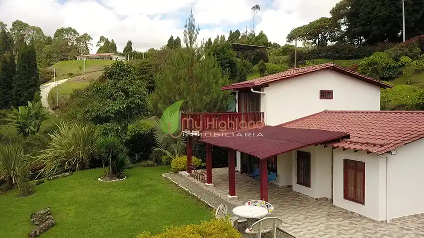 Casa Campestre de 3.318 m2 Con Dos Construcciones