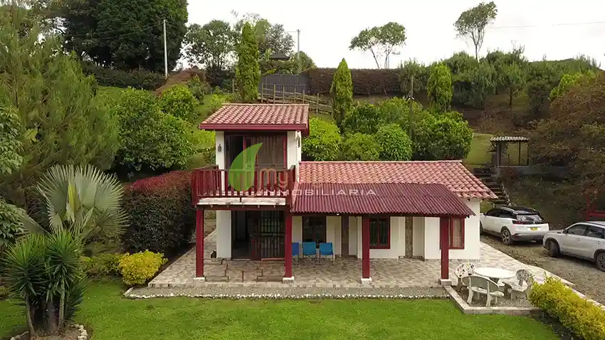 Casa Campestre de 3.318 m2 Con Dos Construcciones