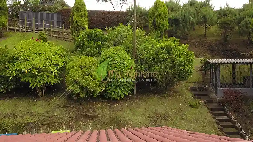 Casa Campestre de 3.318 m2 Con Dos Construcciones
