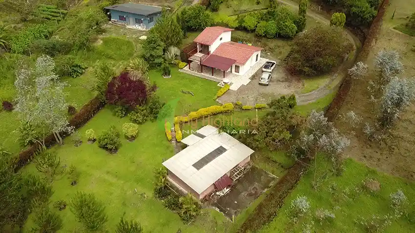 Casa Campestre de 3.318 m2 Con Dos Construcciones