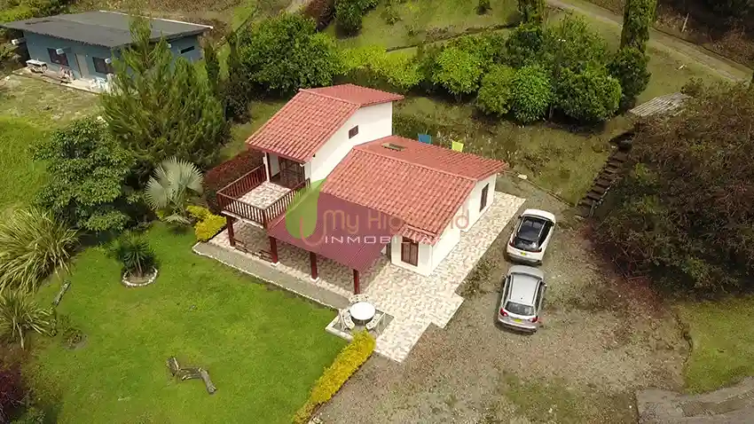 Casa Campestre de 3.318 m2 Con Dos Construcciones