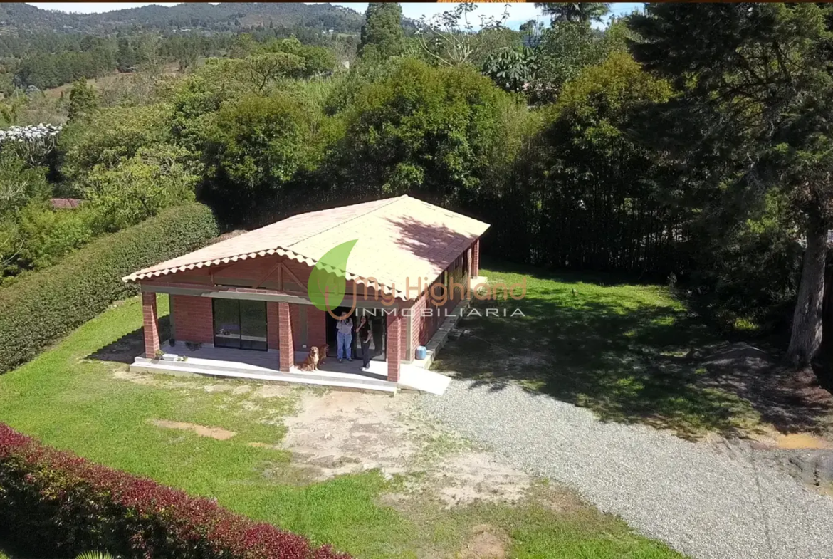 Casa Campestre A solo 250 mts de la autopista Med Bogota Guarne