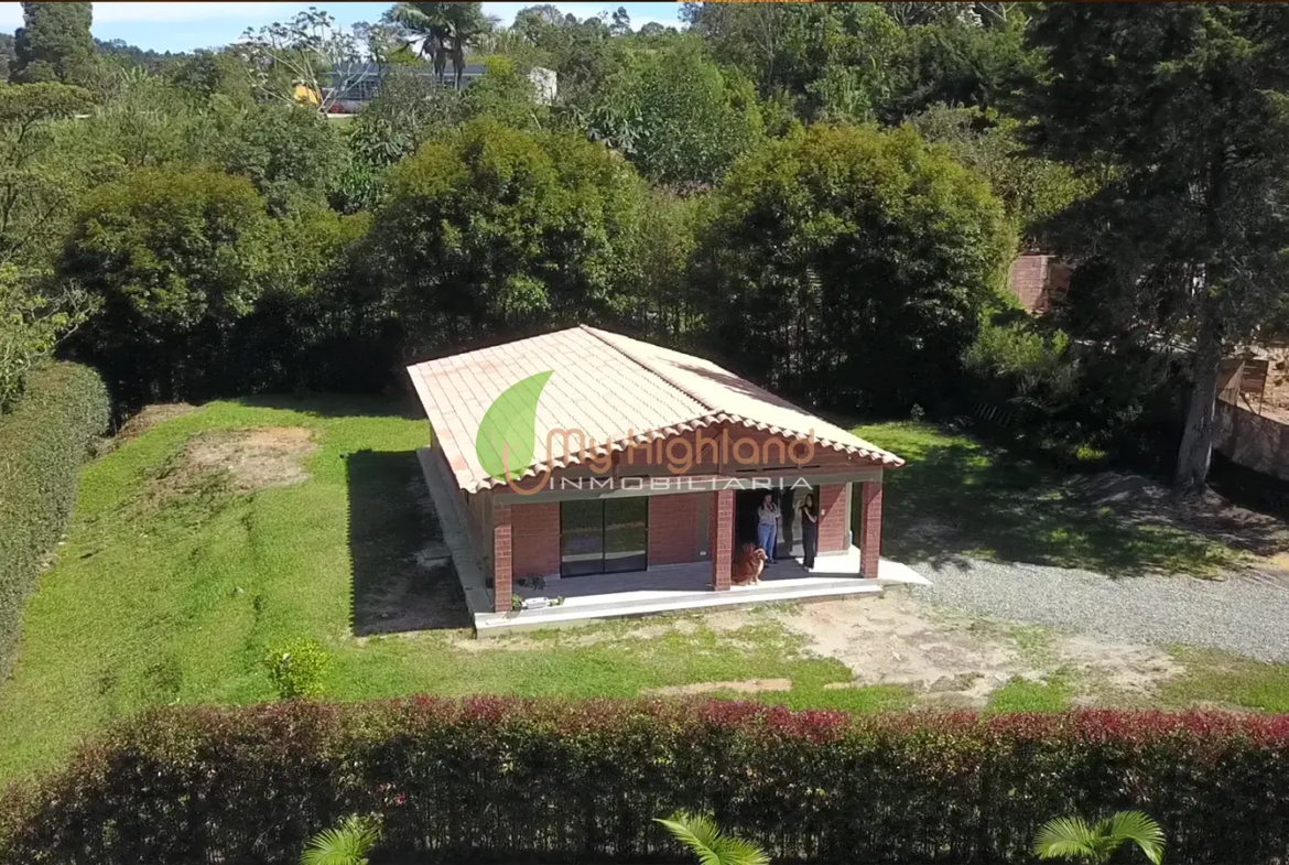 Casa Campestre A solo 250 mts de la autopista Med Bogota Guarne