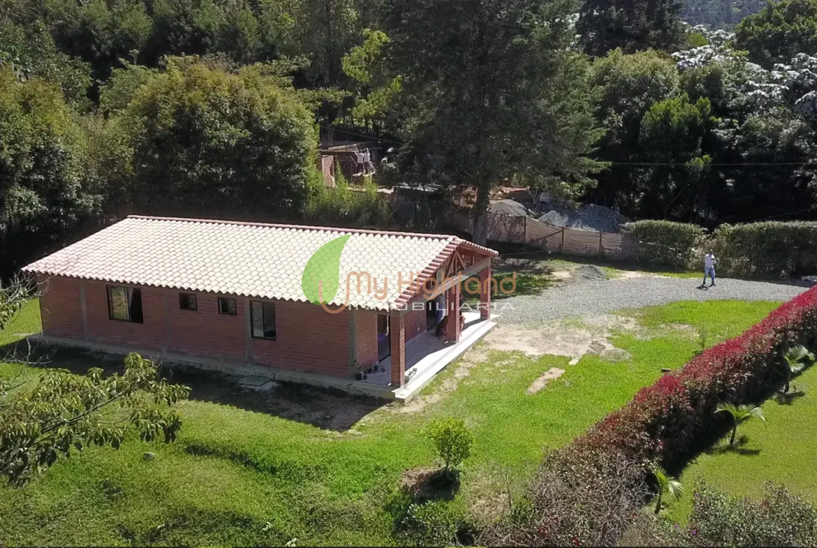 Casa Campestre A solo 250 mts de la autopista Med Bogota Guarne