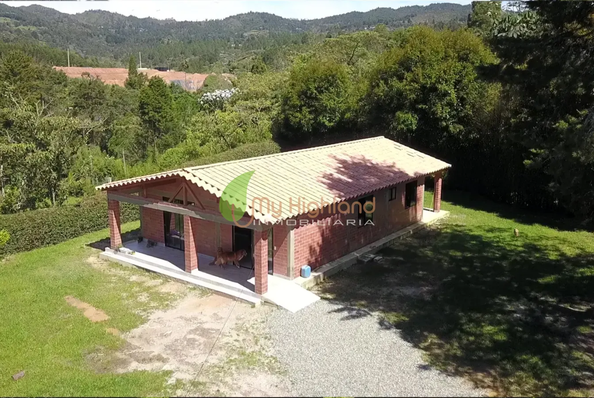 Casa Campestre A solo 250 mts de la autopista Med Bogota Guarne