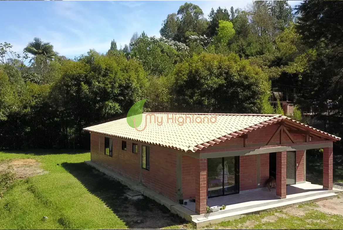 Casa Campestre A solo 250 mts de la autopista Med Bogota Guarne