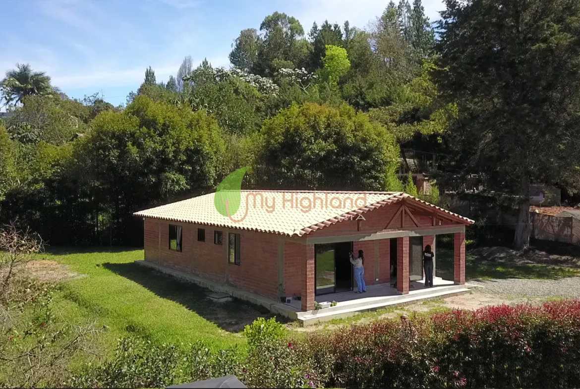 Casa Campestre A solo 250 mts de la autopista Med Bogota Guarne