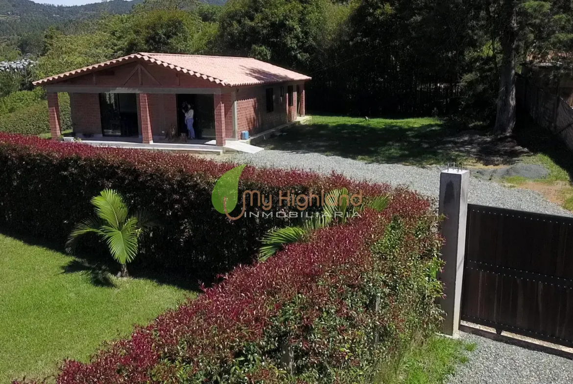 Casa Campestre A solo 250 mts de la autopista Med Bogota Guarne
