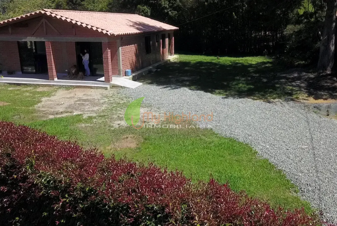 Casa Campestre A solo 250 mts de la autopista Med Bogota Guarne