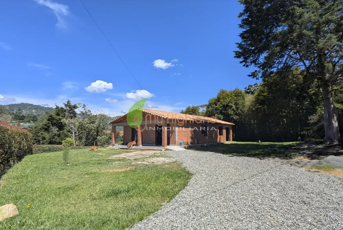 Casa Campestre A solo 250 mts de la autopista Med Bogota Guarne