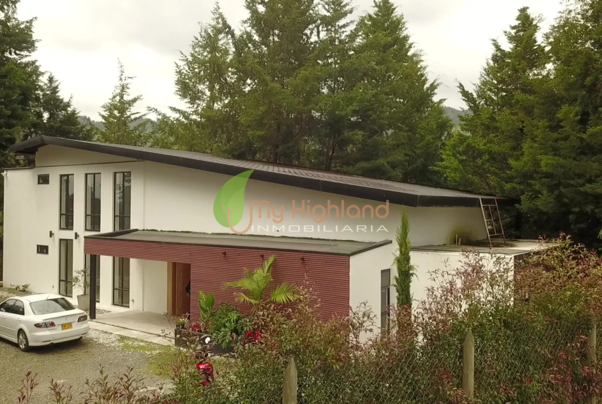 Finca-Moderna-2.200-m²-Sector-Aeropuerto