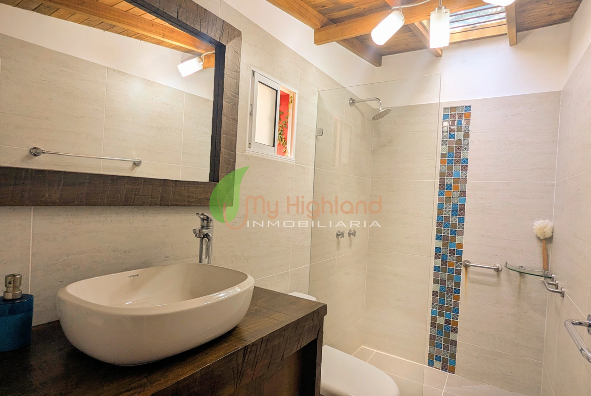 Finca de 2.200 m2 con 2 construcciones Manpuesto