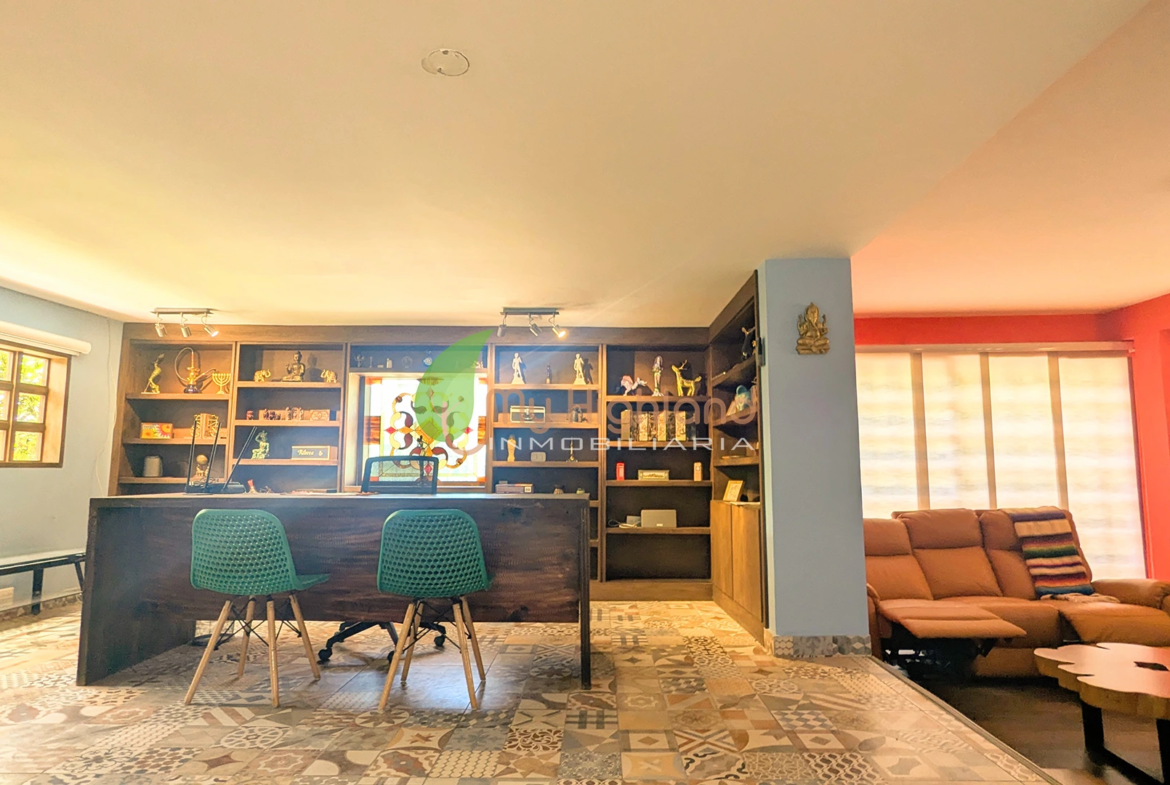 Finca de 2.200 m2 con 2 construcciones Manpuesto
