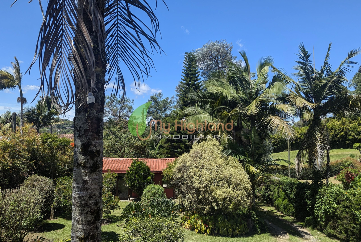 Finca de 2.200 m2 con 2 construcciones Manpuesto