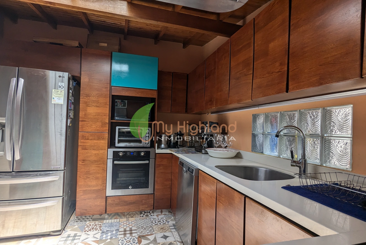 Finca de 2.200 m2 con 2 construcciones Manpuesto