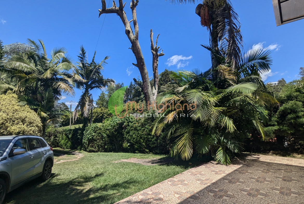 Finca de 2.200 m2 con 2 construcciones Manpuesto