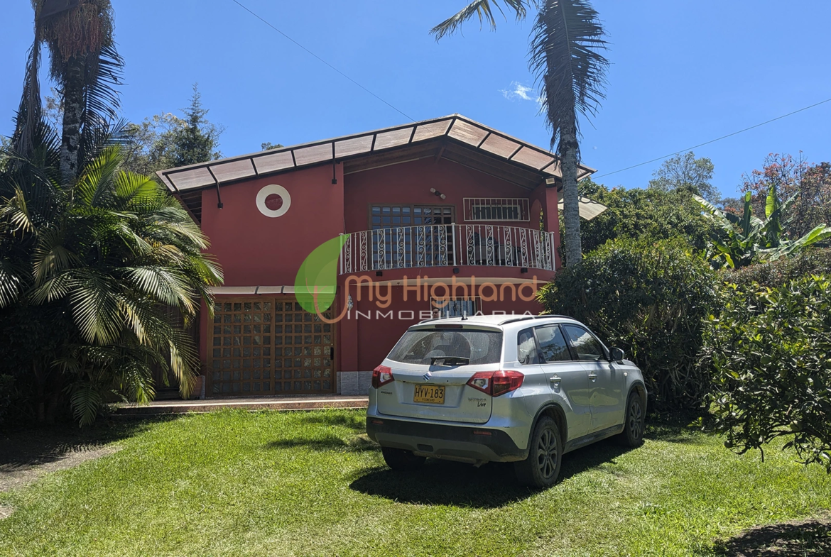 Finca de 2.200 m2 con 2 construcciones Manpuesto