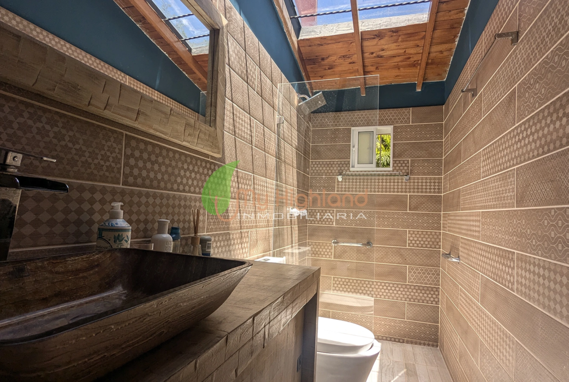 Finca de 2.200 m2 con 2 construcciones Manpuesto