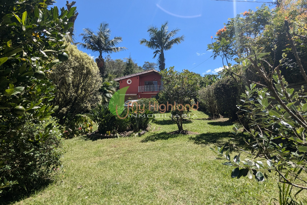 Finca de 2.200 m2 con 2 construcciones Manpuesto