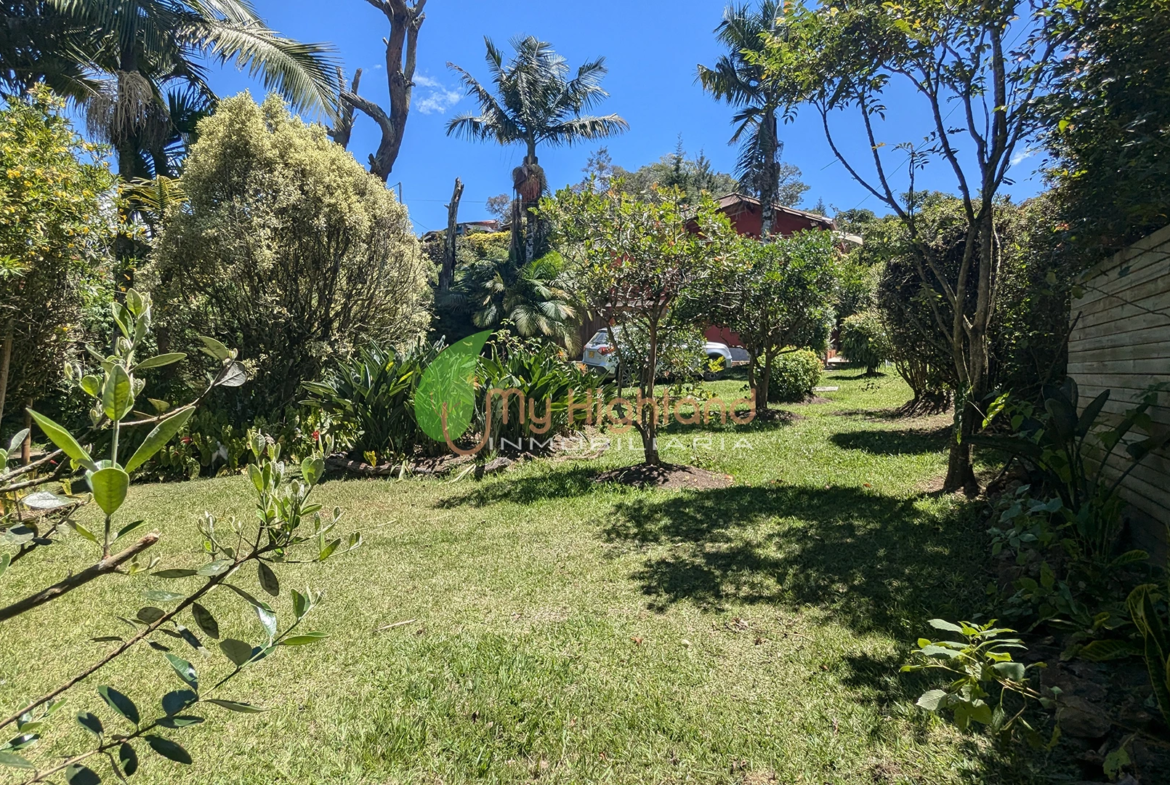 Finca de 2.200 m2 con 2 construcciones Manpuesto