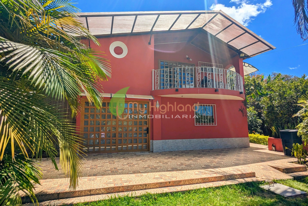 Finca de 2.200 m2 con 2 construcciones Manpuesto