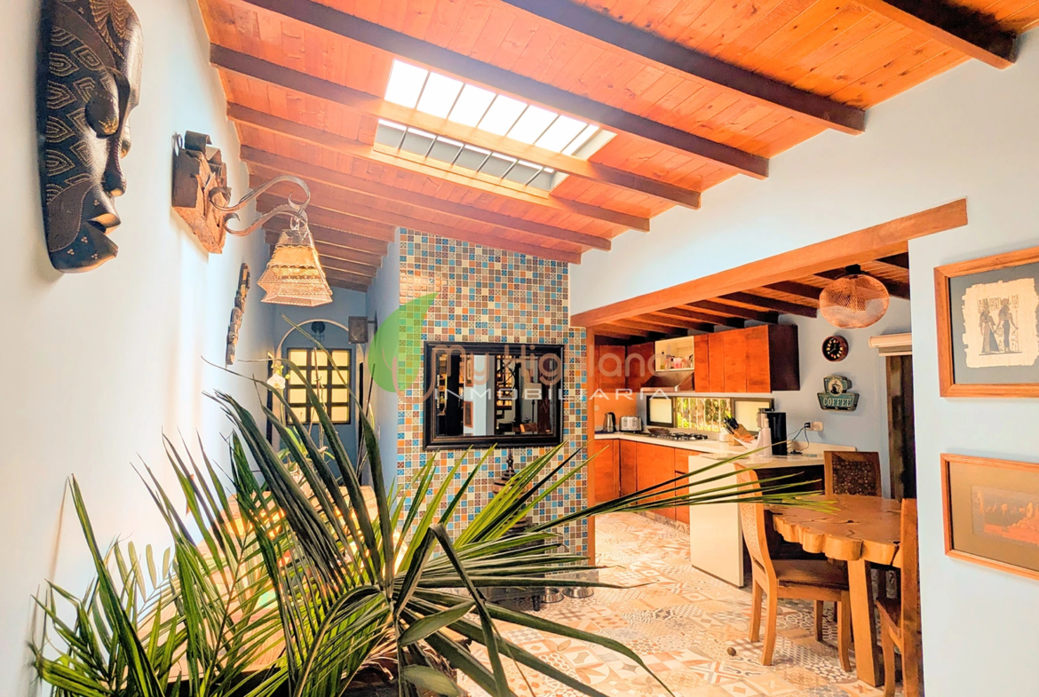 Finca de 2.200 m2 con 2 construcciones Manpuesto