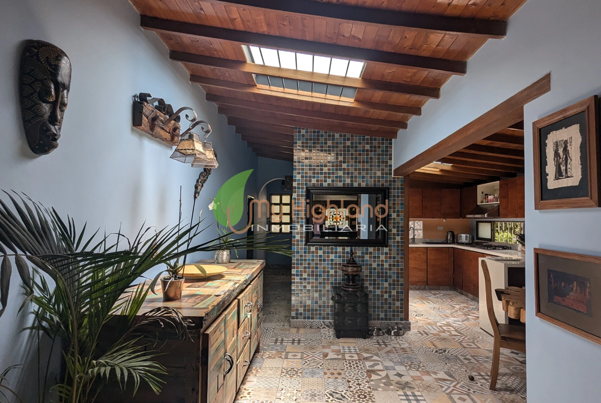 Finca de 2.200 m2 con 2 construcciones Manpuesto