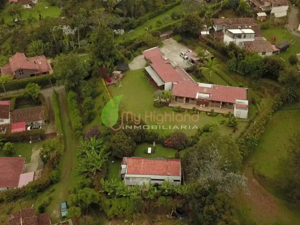 Finca-de-3.860-m²-Pontezuela-2-Construcciones