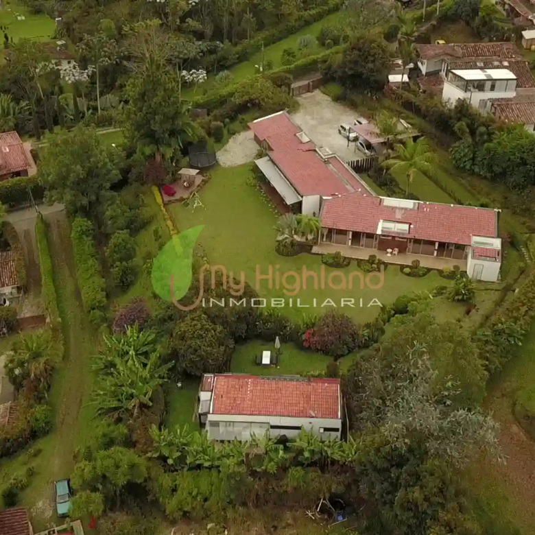 Finca-de-3.860-m²-Pontezuela-2-Construcciones