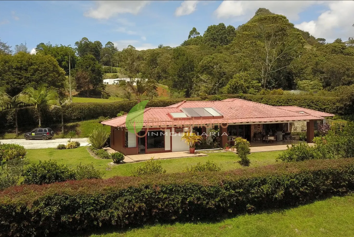 Finca de 5.009 m² colonial Pontezuela