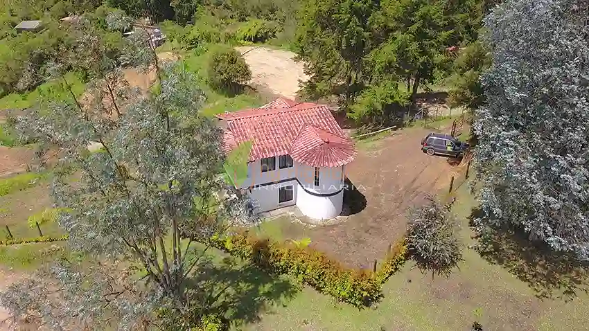 Venta de Finca de 2.500 m2 Sector Garrido Guarne Antioquia
