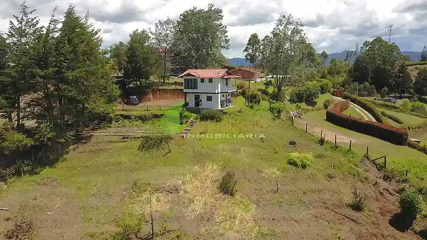 Venta de Finca de 2.500 m2 Sector Garrido Guarne Antioquia
