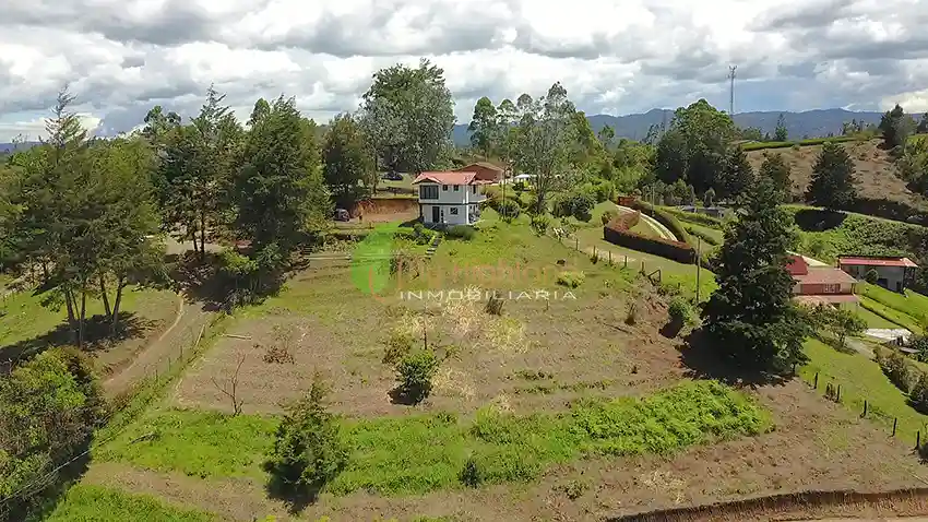Venta de Finca de 2.500 m2 Sector Garrido Guarne Antioquia