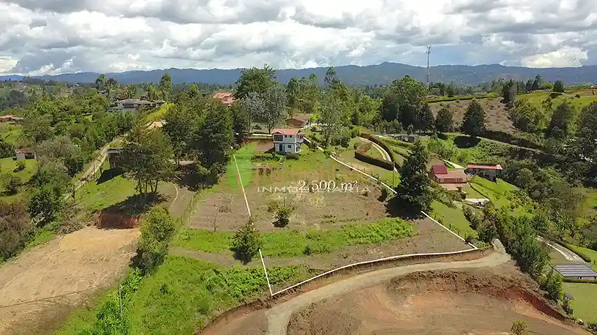 Venta de Finca de 2.500 m2 Sector Garrido Guarne Antioquia